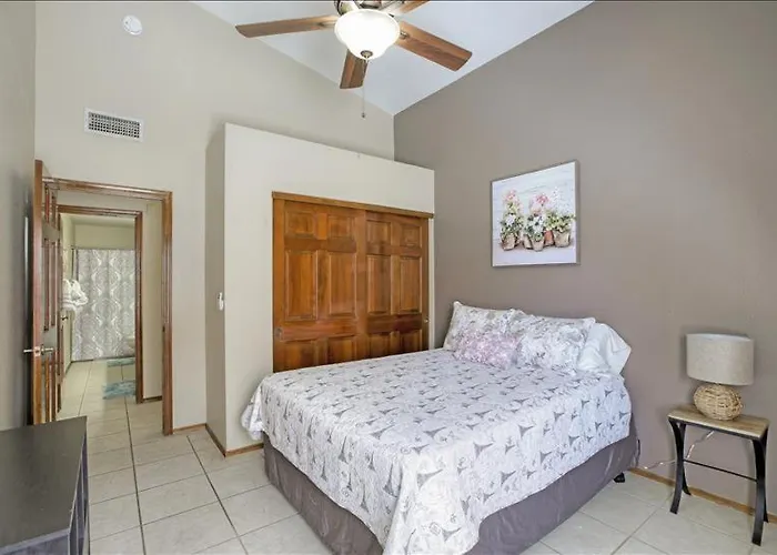 Holiday home North Phoenix With Secured Parking