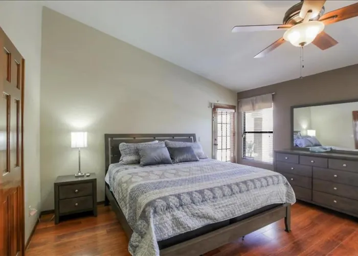 Holiday home North Phoenix With Secured Parking