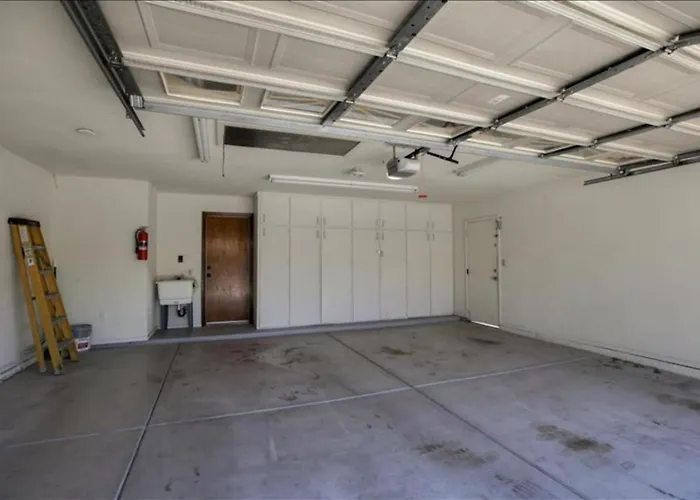 North Phoenix With Secured Parking Holiday home Glendale